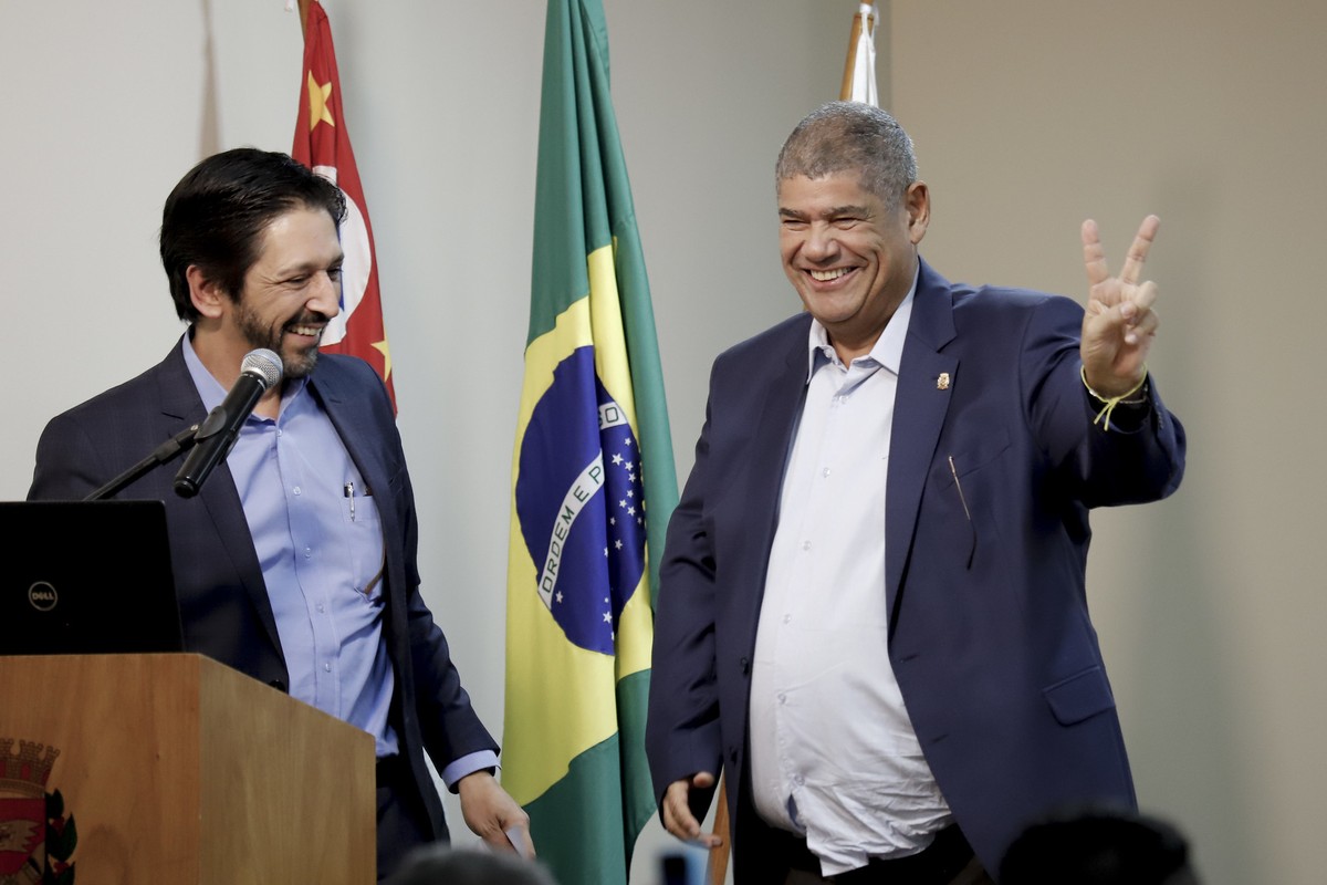 Prefeito Ricardo Nunes (à esquerda), com o presidente da Câmara Municipal, Milton Leite (Foto: André Bueno/Rede Câmara)