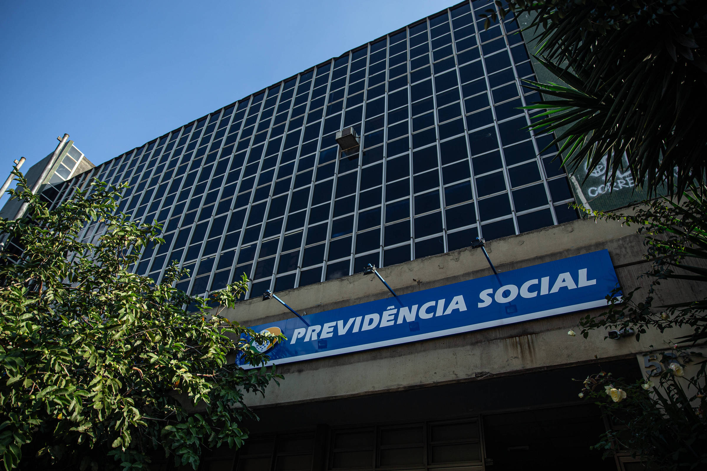 339 mil beneficiários do INSS reaverão valores de descontos indevidos em acordo Agência da Previdência Social, localizada na Rua José de Alencar, em São Paulo (Foto: Rafaela Araujo/Folhapress)