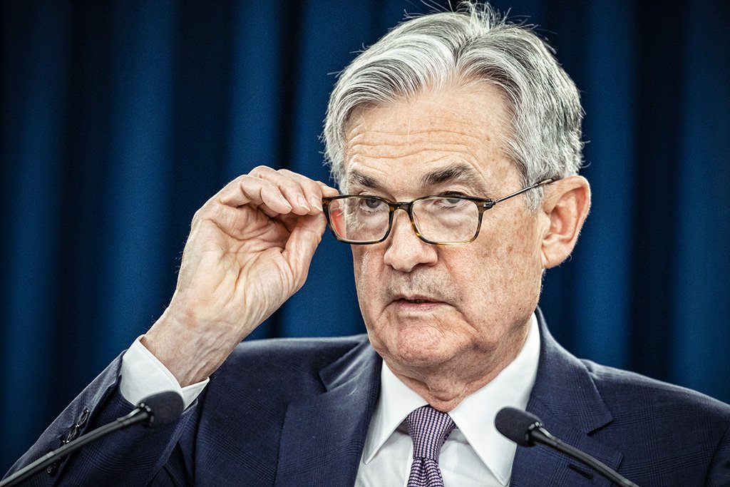 Dólar cai para menor valor desde abril de 2022 com especulações sobre o Fed Jerome Powell: presidente do Fed tem sofrido críticas de Trump e pode deixar o mandato até o final do ano (Foto: Samuel Corum/Getty Images)