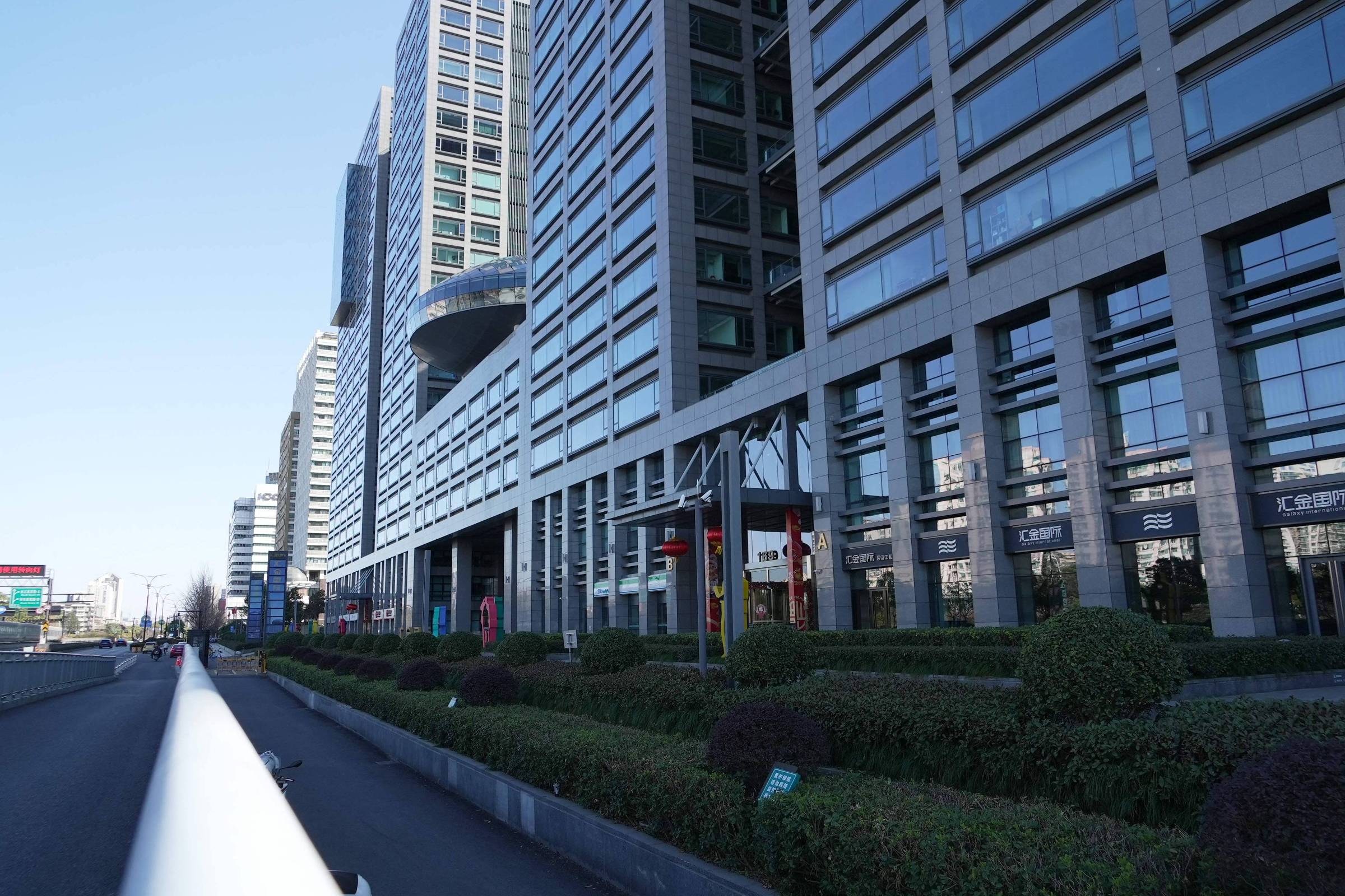 DeepSeek avança em inteligência artificial e enfrenta crise energética Prédio onde fica a sede da startup de inteligência artificial DeepSeek, em Hangzhou, na província de Zhejiang, na China, em 28 de janeiro de 2025 (Foto: Agatha Cantrill/AFP)