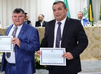 TRE cassou prefeito e vice por ligação com facção criminosa no Ceará Braguinha e o vice, Gardel Padeiro, na cerimônia de diplomação; eles não chegaram a assumir os cargos (Foto: Reprodução/Instagram)