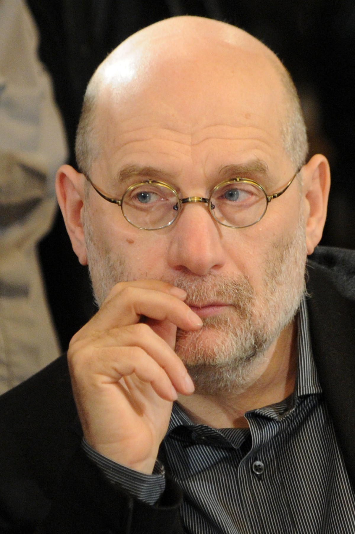Rússia emite condenação à revelia contra o escritor exilado Boris Akunin O escritor Boris Akunin foi condenado a revelia por uma corte russa a 14 anos de prisão depois de declarar apoio à Ucrânia e sugerir que uma revolução poderia substituir Vladimir Putin (Foto: Kirill KUDRYAVTSEV / AFP)