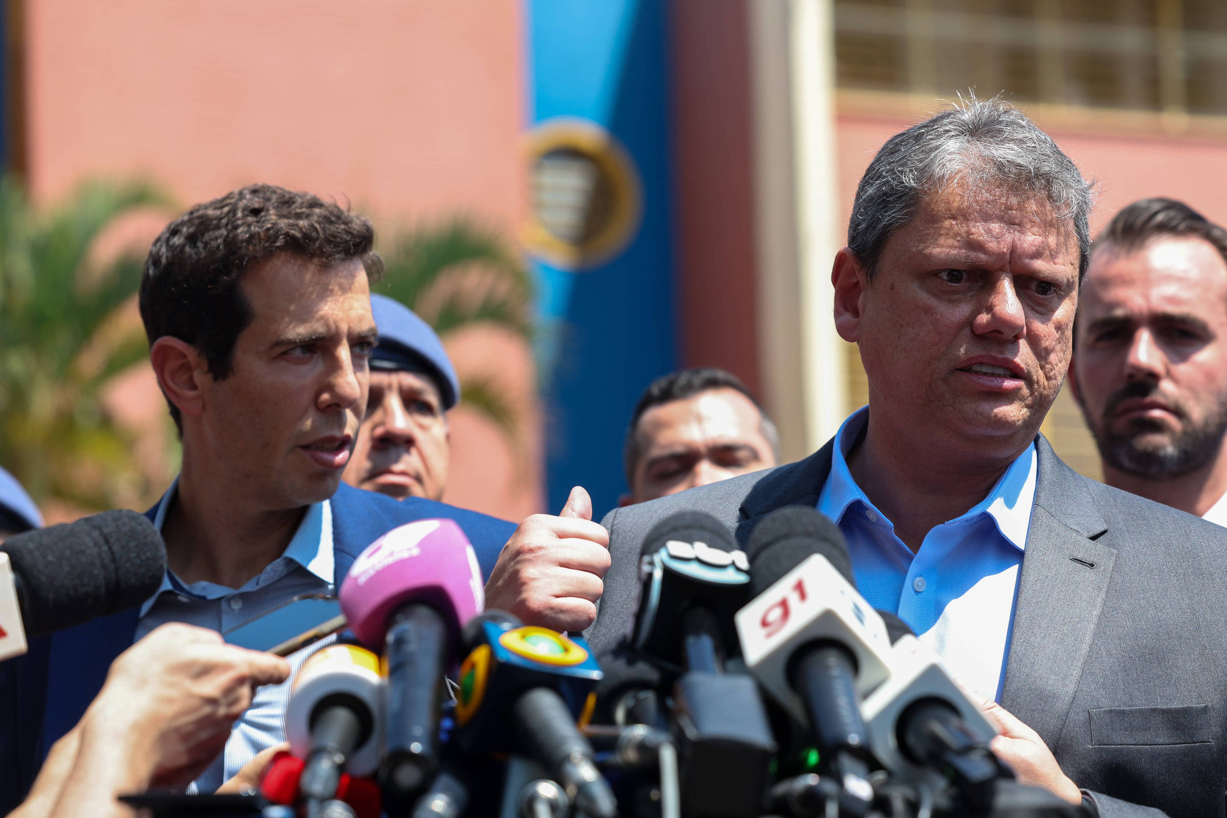 Gestão Tarcísio altera regras para demissão de professores temporários por faltas Secretário de Educação, Renato Feder, e o governador Tarcísio de Freitas (Foto: Danilo Verpa)