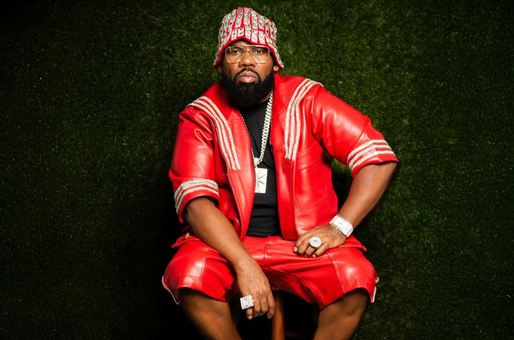 Raekwon revela inspiração de conto popular para novo álbum e critica hip-hop atual Raekwon senta-se para uma entrevista com a Billboard sobre o estado do hip-hop e seu novo álbum, "The Emperor's New Clothes." (Foto: Reprodução)