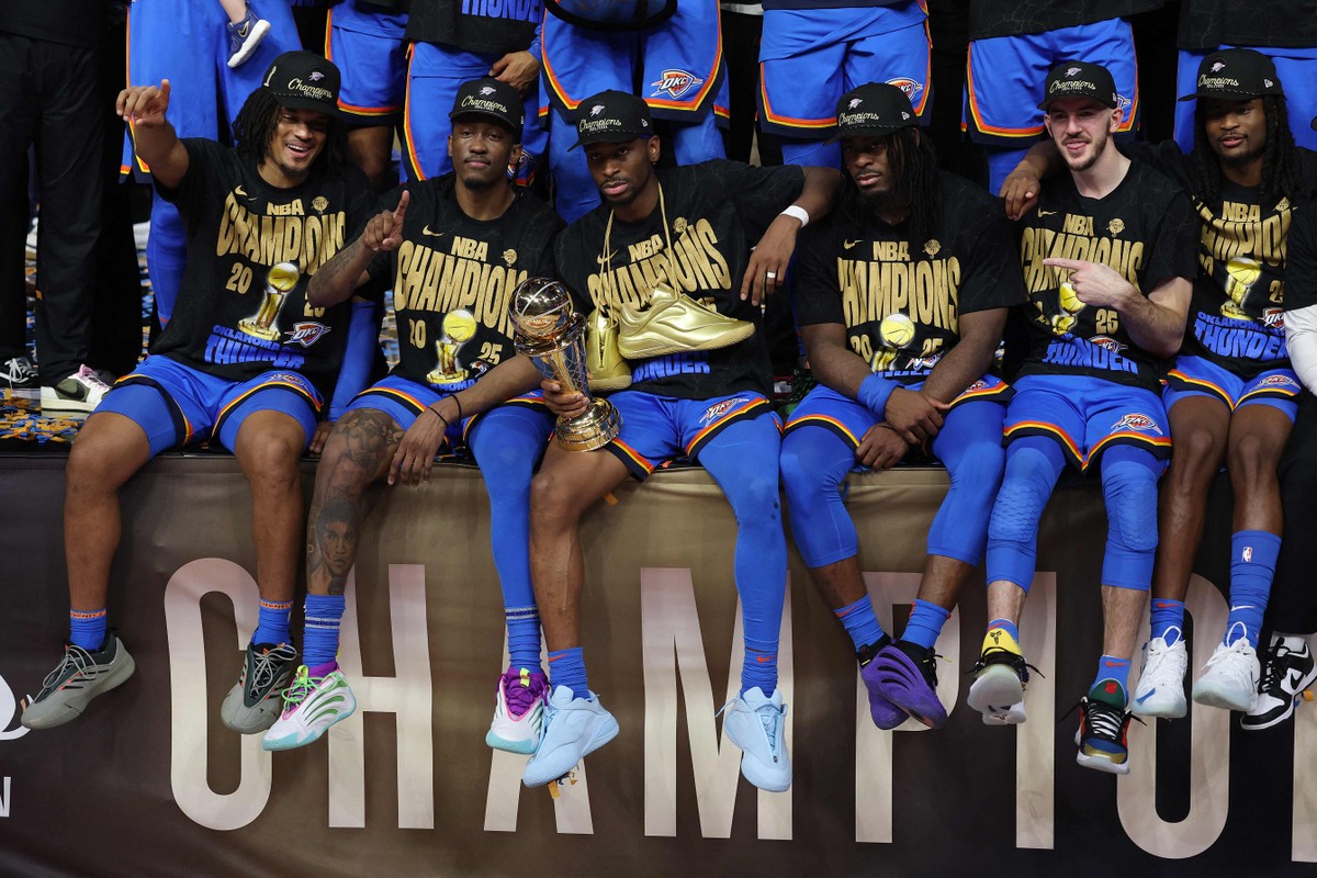 Oklahoma Thunder conquista título da NBA com gestão eficiente e basquete de qualidade Oklahoma City Thunder comemorou o título da NBA (Foto: Matthew Stockman/Getty Images/AFP)