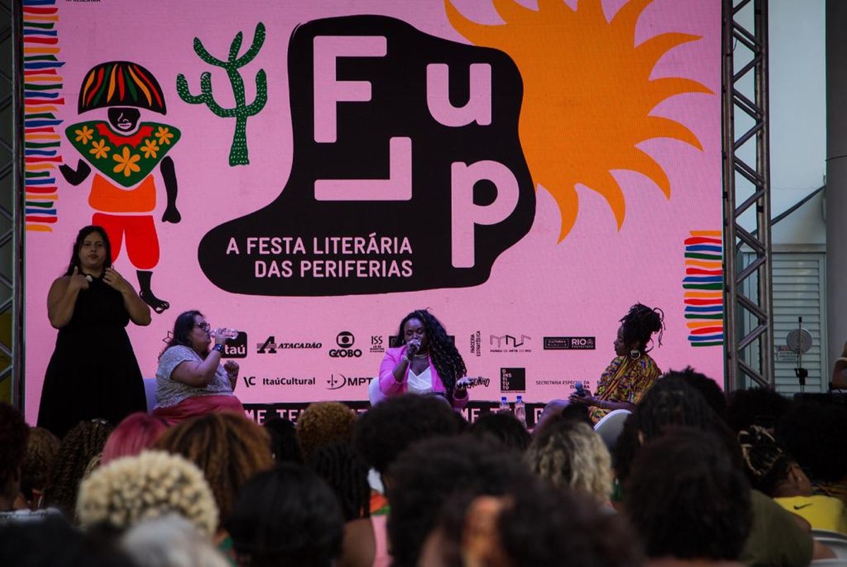 Aspirantes a autores reescrevem clássicos do samba na Flup Flup é uma das mais conhecidas feras literárias do país — Foto: Agência O Globo