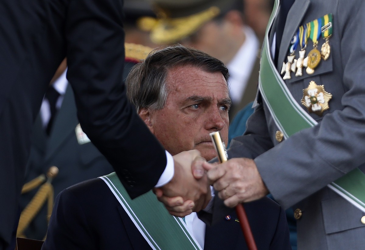 Exército analisa consequências do golpe e suas implicações para a segurança nacional Generais consideram que Bolsonaro contaminou a imagem do Exército que vinha sendo reconstruída, após o fim da ditadura militar (Foto: Reprodução)
