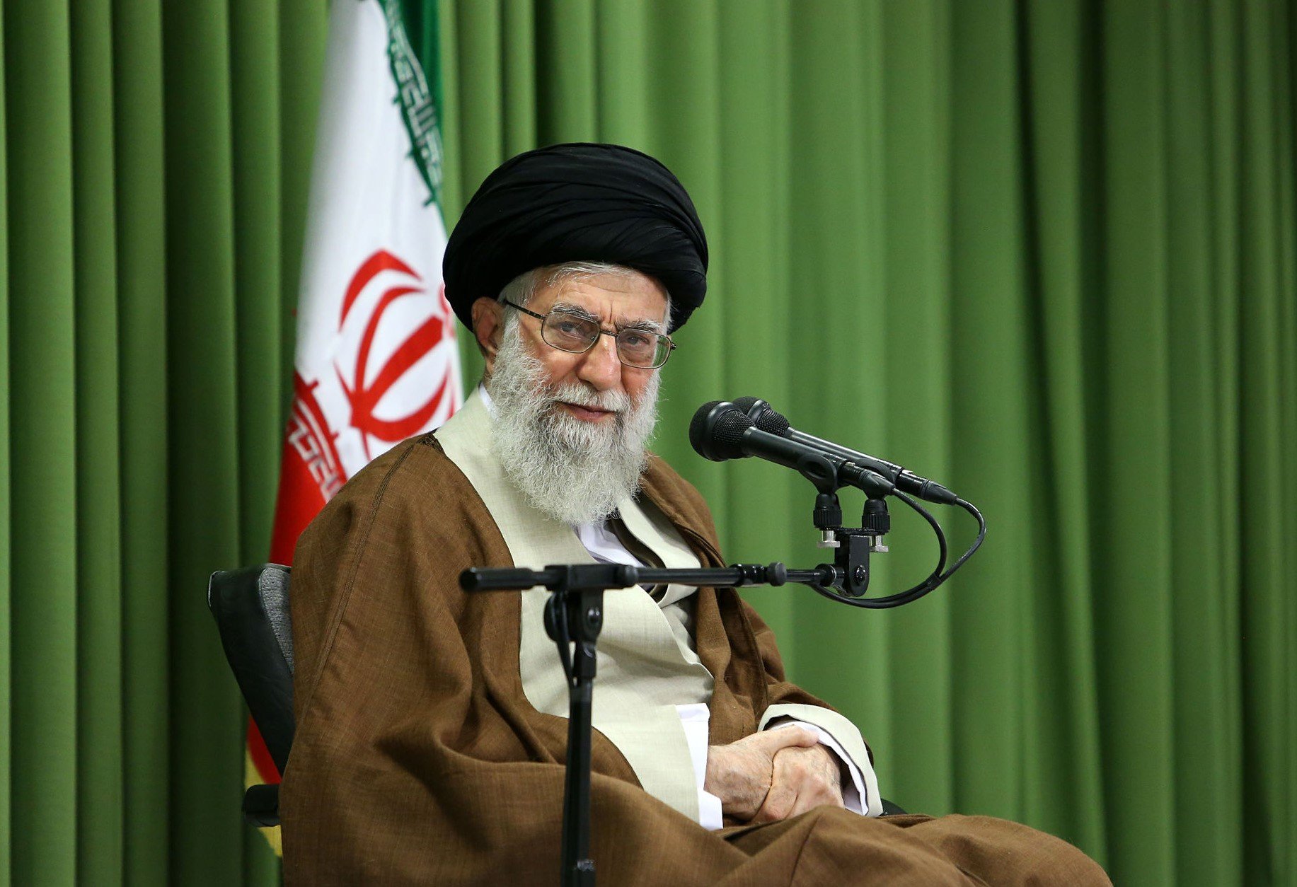 Irã implementa protocolo rigoroso para prevenir assassinatos com restrições tecnológicas Khamenei suspendeu as comunicações eletrônicas para dificultar sua localização (Foto: Iranian Leader's Press Office/Getty Images)
