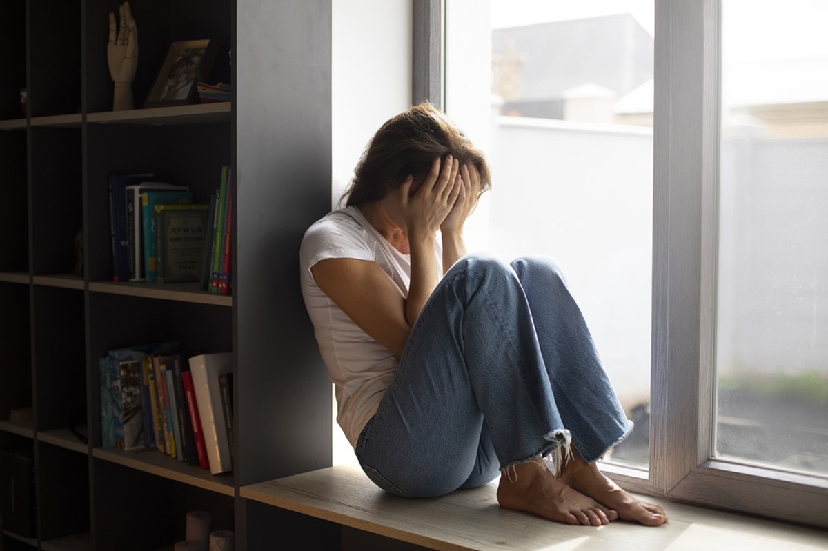 Solidão atinge 1 em cada 6 pessoas e causa 871 mil mortes anuais, alerta OMS pessoa depressiva depressão solidão — Foto: Freepik/Reprodução