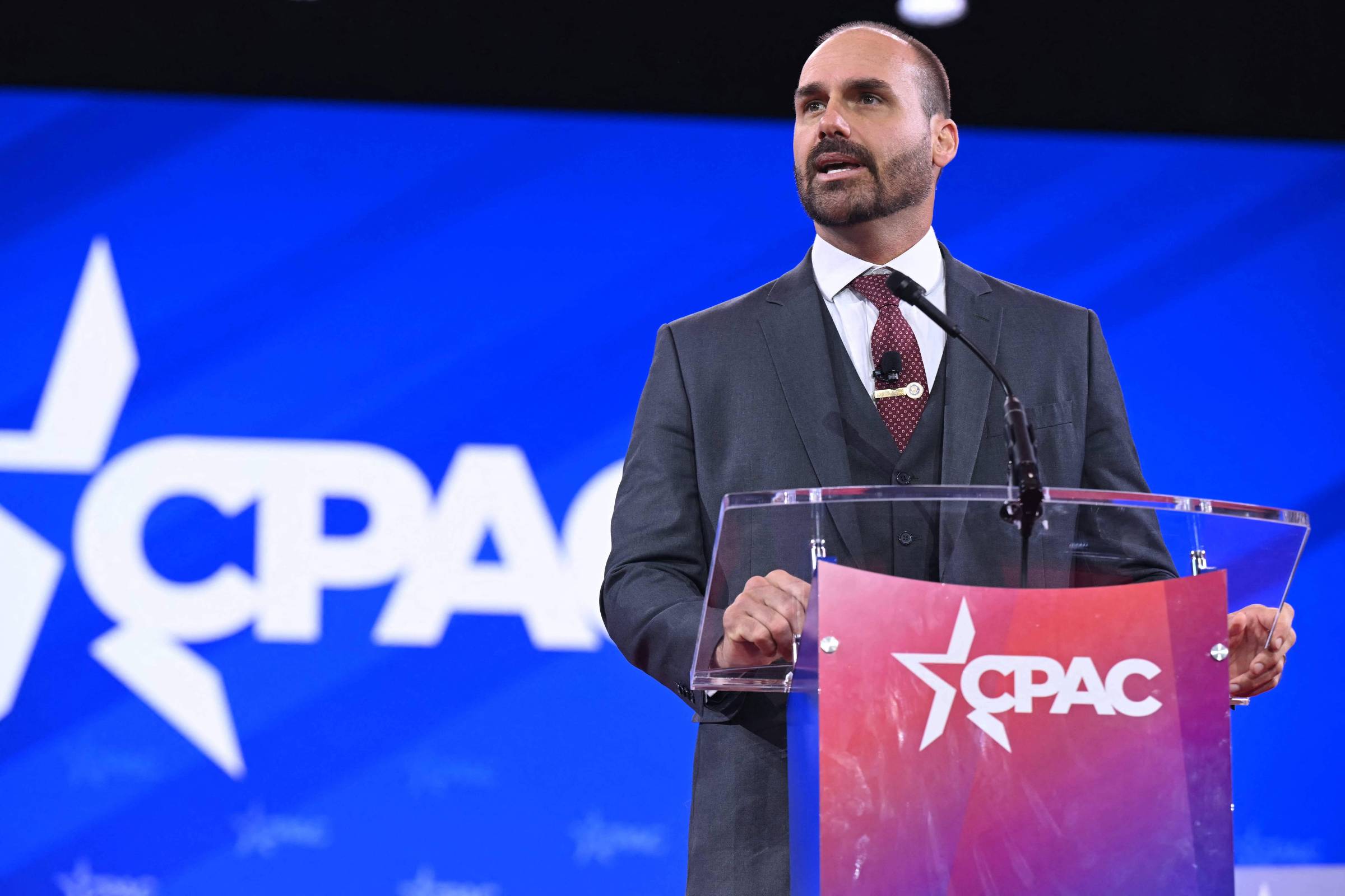 TCU investiga viagem de Eduardo Bolsonaro por suspeitas de irregularidades TCU investiga viagem de Eduardo Bolsonaro por suspeitas de irregularidades