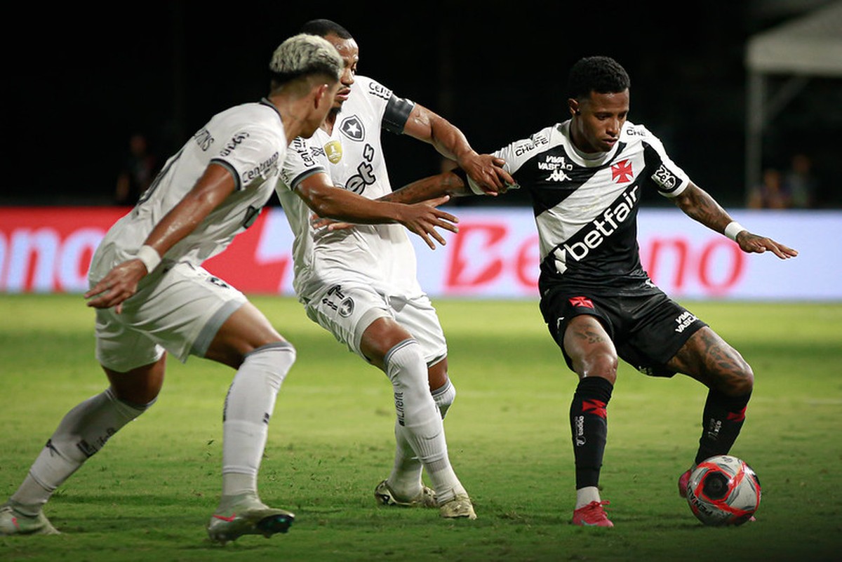 Botafogo tem 43% de chance de vencer clássico contra o Vasco no Brasileirão Vasco venceu o Botafogo por 1 a 0 em fevereiro, no Carioca — Foto: Matheus Lima/Vasco