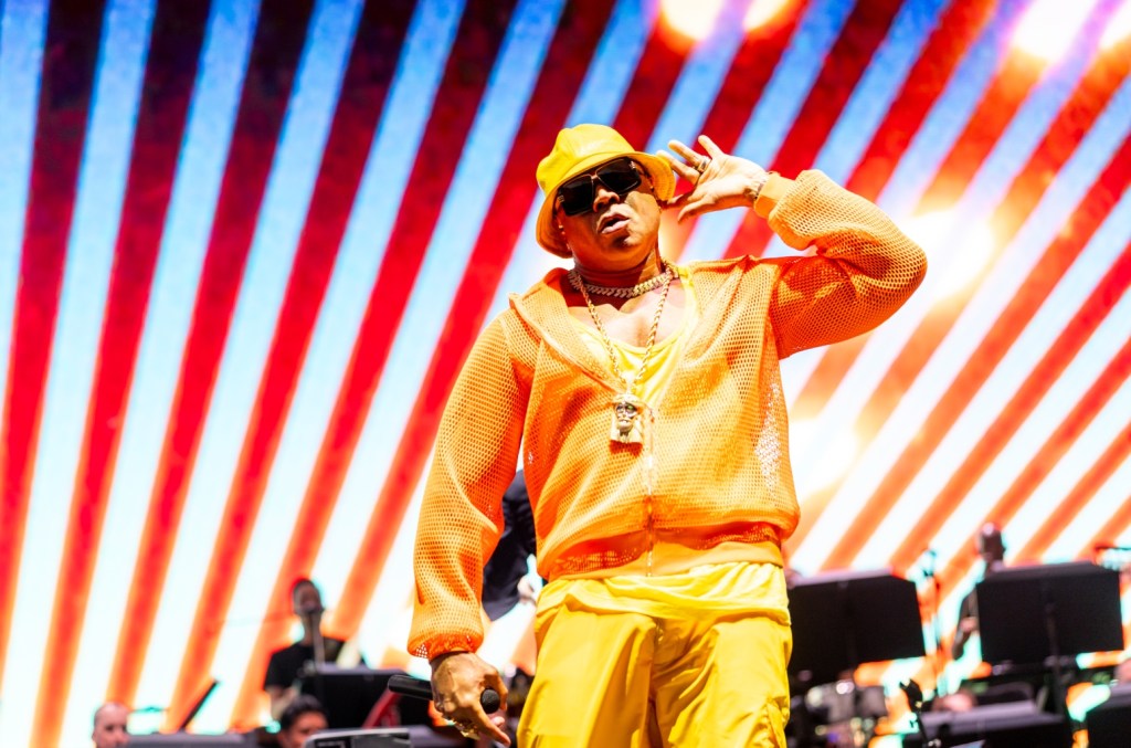 LL Cool J e Jazmine Sullivan cancelam shows em apoio à greve de trabalhadores em Filadélfia LL Cool J e Jazmine Sullivan não se apresentaram em um festival de 4 de julho na Filadélfia, manifestando apoio a uma greve de quase 10.000 trabalhadores da cidade. (Foto: Reprodução)