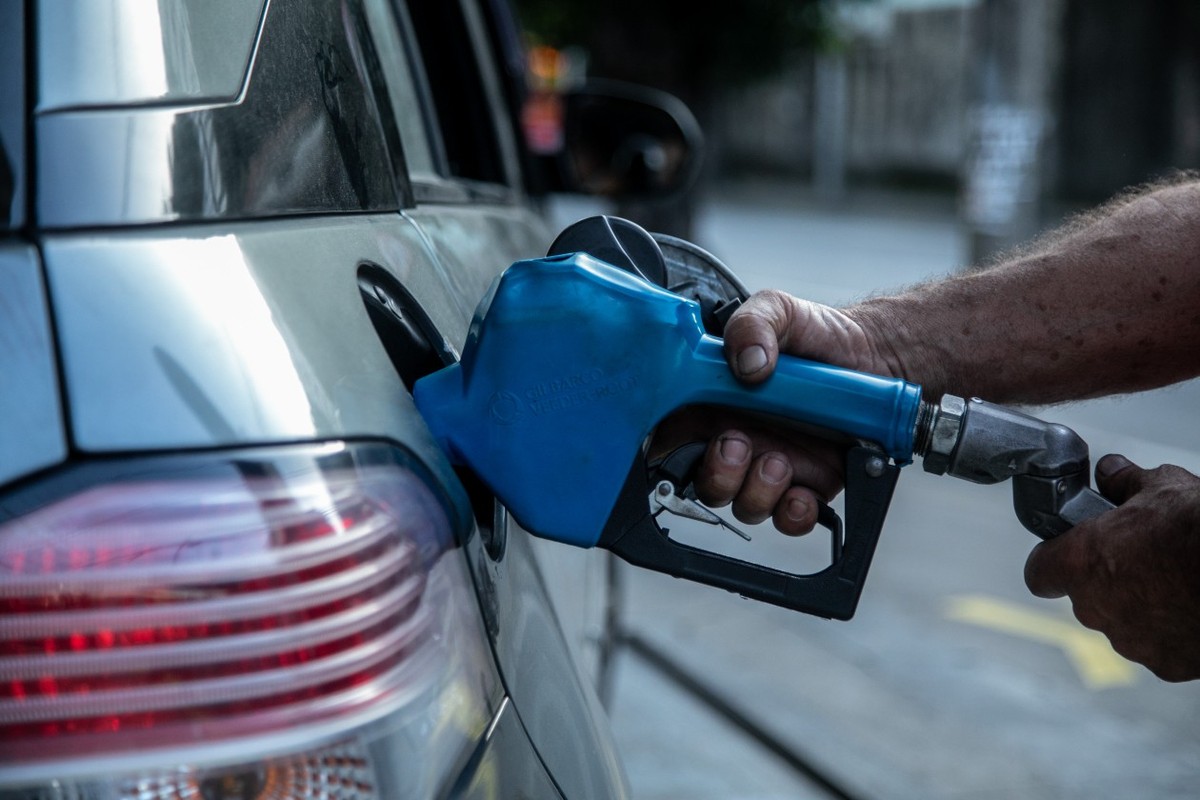 Etanol de milho: descubra as diferenças e benefícios ao abastecer seu carro Apesar das matérias-primas diferentes, os dois tipos de etanol são idênticos (Foto: Brenno Carvalho / Agência O Globo)