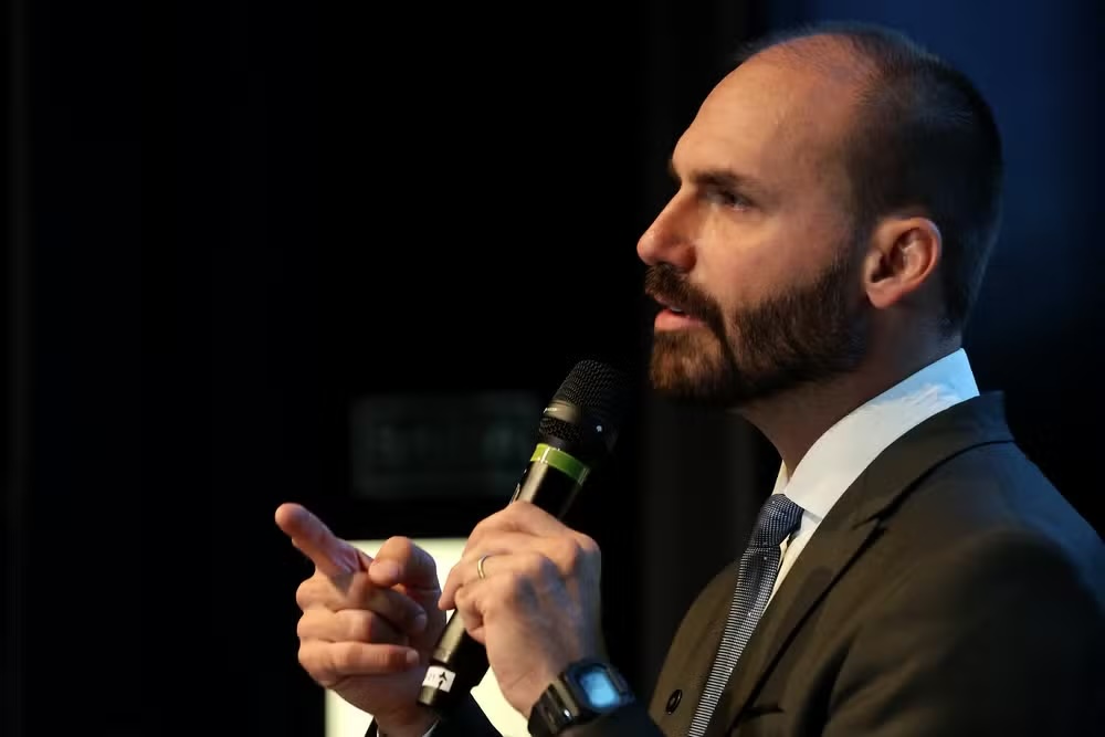Eduardo Bolsonaro solicita bloqueio total das contas de Moraes ao governo dos EUA Foto: Reprodução