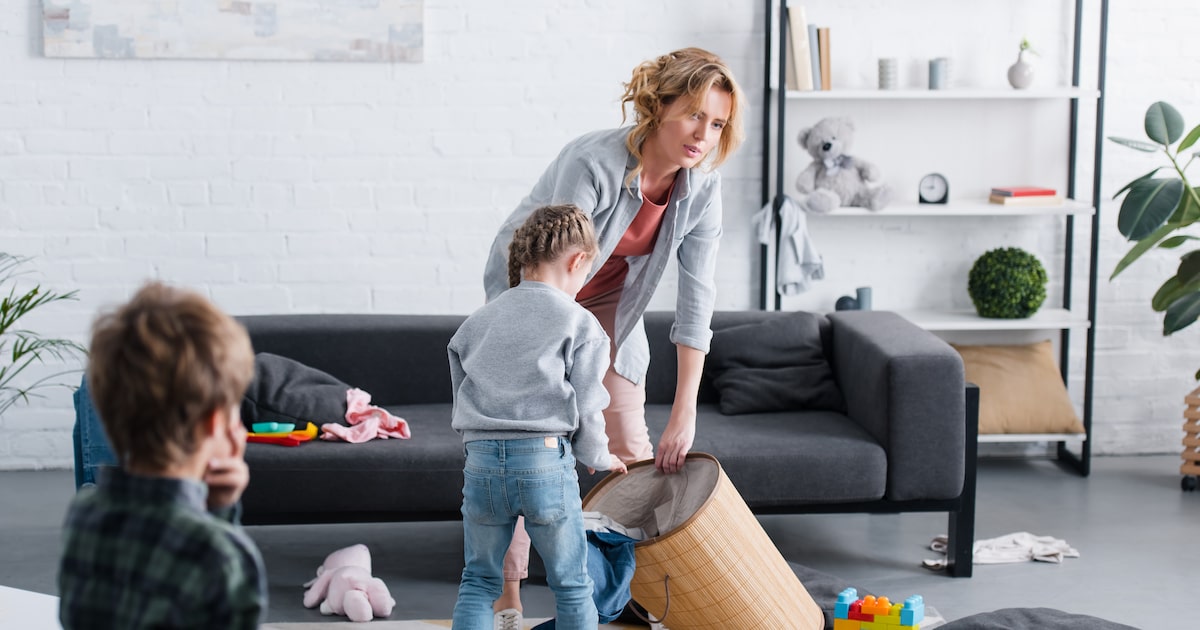 Organize o quarto da criança com estas 5 dicas essenciais para facilitar a rotina Cesto de brinquedos pode ser solução ou caos na hora de armazenar os brinquedos das crianças (Foto: Lightfield Studios/Adobe Stock)