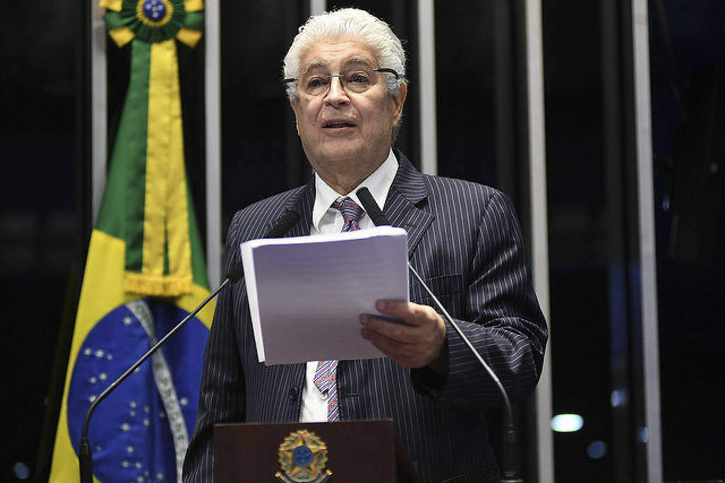 Requião critica a esquerda e classifica governo Lula como neoliberal ao se filiar ao PDT Roberto Requião, então senador do Paraná pelo MDB, no Senado em 2018 (Foto: Jefferson Rudy - 11.dez.2018/Agência Senado)