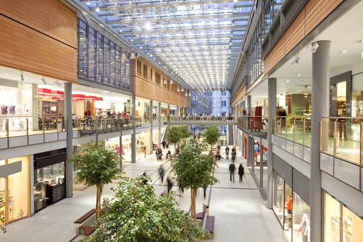 Shopping centers no Brasil adotam práticas sustentáveis e energias renováveis Os shopping centers estão prontos para ocupar seu espaço como protagonistas da mudança (Foto: IGphotography/Getty Images)