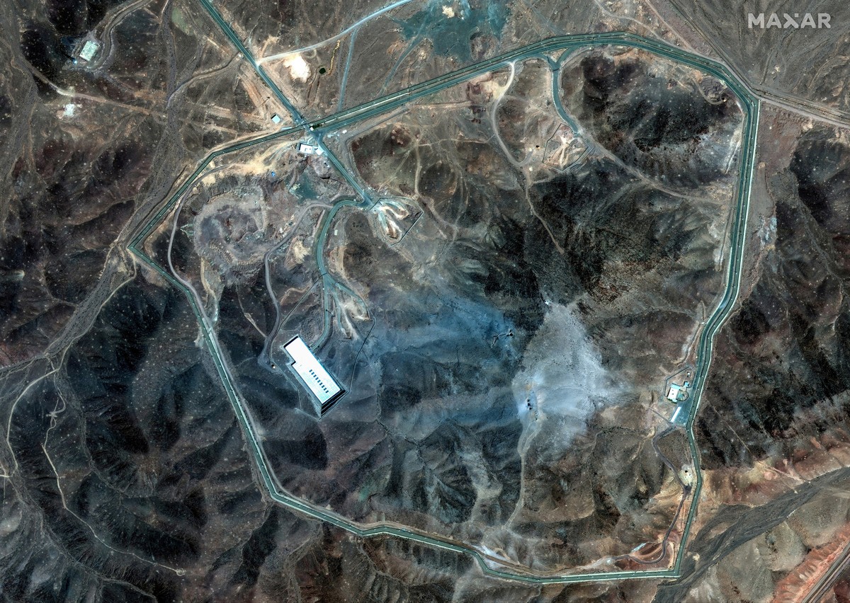 Centrífugas da instalação nuclear de Fordow no Irã estão inativas, afirma ONU Danos na instalação de enriquecimento de Fordo, no Irã, após os bombardeios dos EUA, em 22 de junho de 2025 — Foto: Maxar Technologies via The New York Times