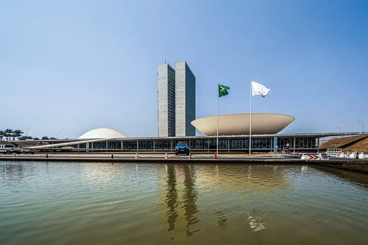 Abrasca alerta que tributar dividendos ao exterior pode reduzir investimentos no Brasil Vista do Congresso, em Brasília: PL que isenta IR pode ser votado nesta semana com trecho que tributa dividendos ao exterior — e pode diminuir apetite de investidores estrangeiros (Foto: Leandro Fonseca/Exame)