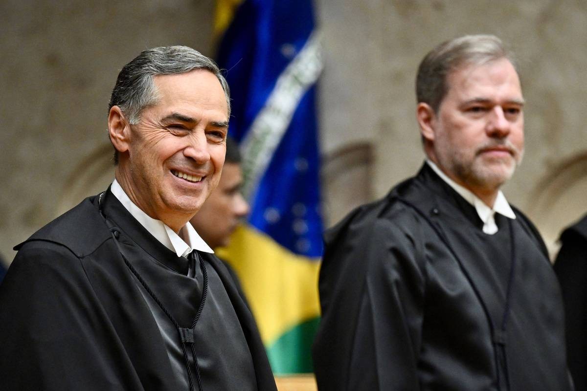 Barroso mantém decisão de Toffoli e valida terceiro mandato de prefeito Luís Roberto Barroso e Dias Toffoli (Foto: Evaristo Sá/AFP)