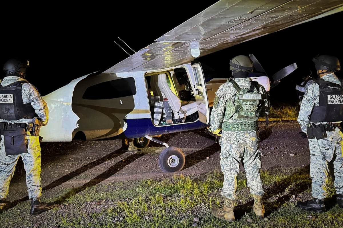 Avioneta com cocaína gera crise diplomática entre México e El Salvador Aeronave assegurada por autoridades mexicanas em Tecomán, Colima. (Foto: Governo de México)