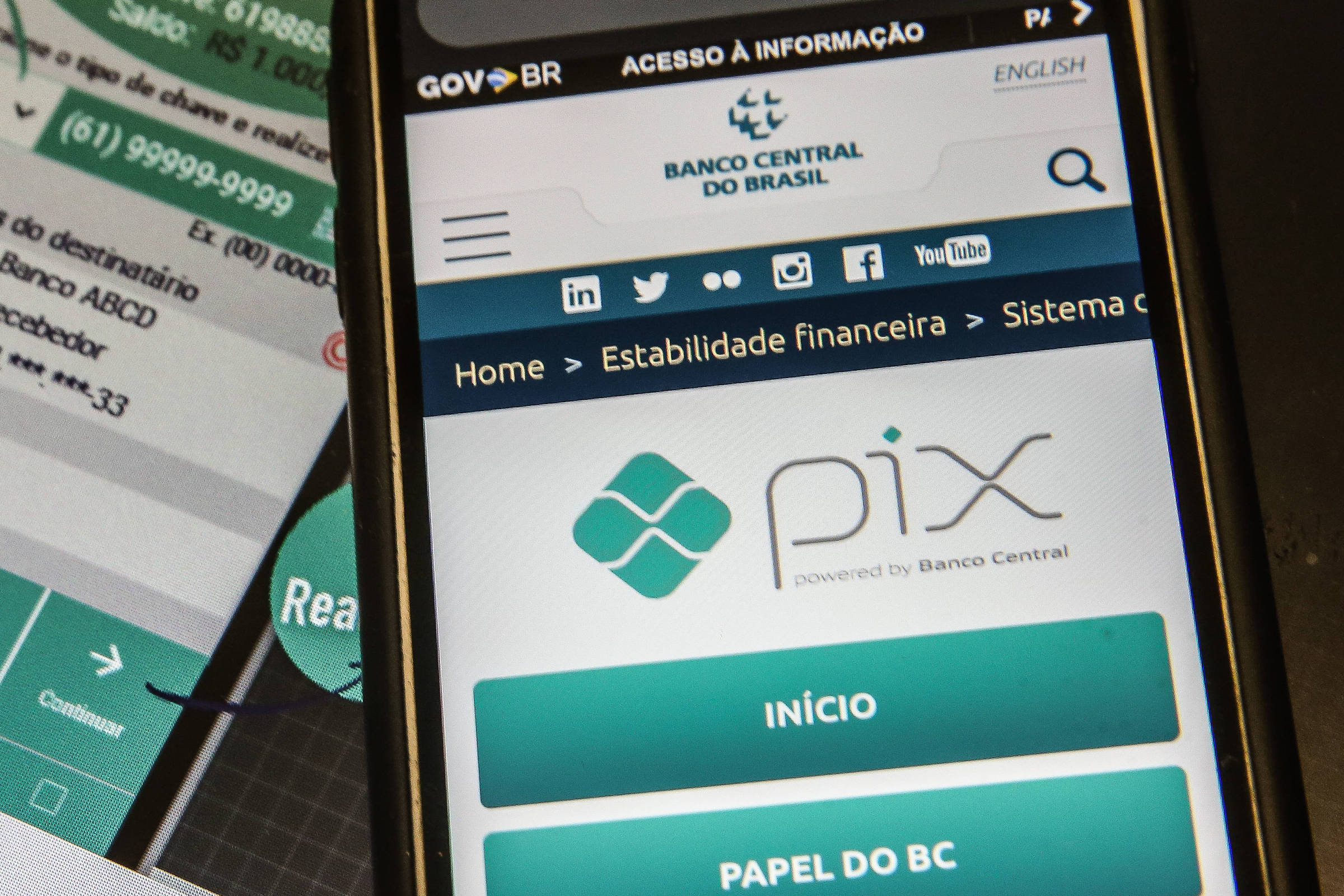 Pix gera economia de R$ 106,7 bilhões para brasileiros, revela estudo recente Pix é o meio pagamento instantâneo em que os recursos são transferidos a qualquer hora ou dia (Foto: Marcello Casal Jr/Agência Brasil)