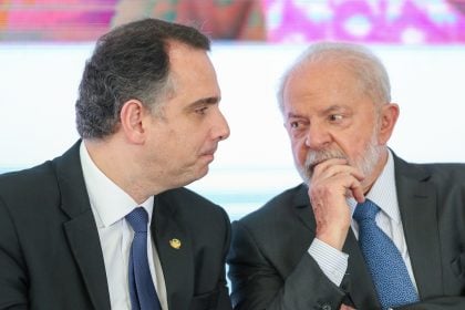 Rodrigo Pacheco, ex-presidente do Senado, e Luiz Inácio Lula da Silva, presidente (Foto: Fabio Rodrigues-Pozzebom/ Agência Brasil)