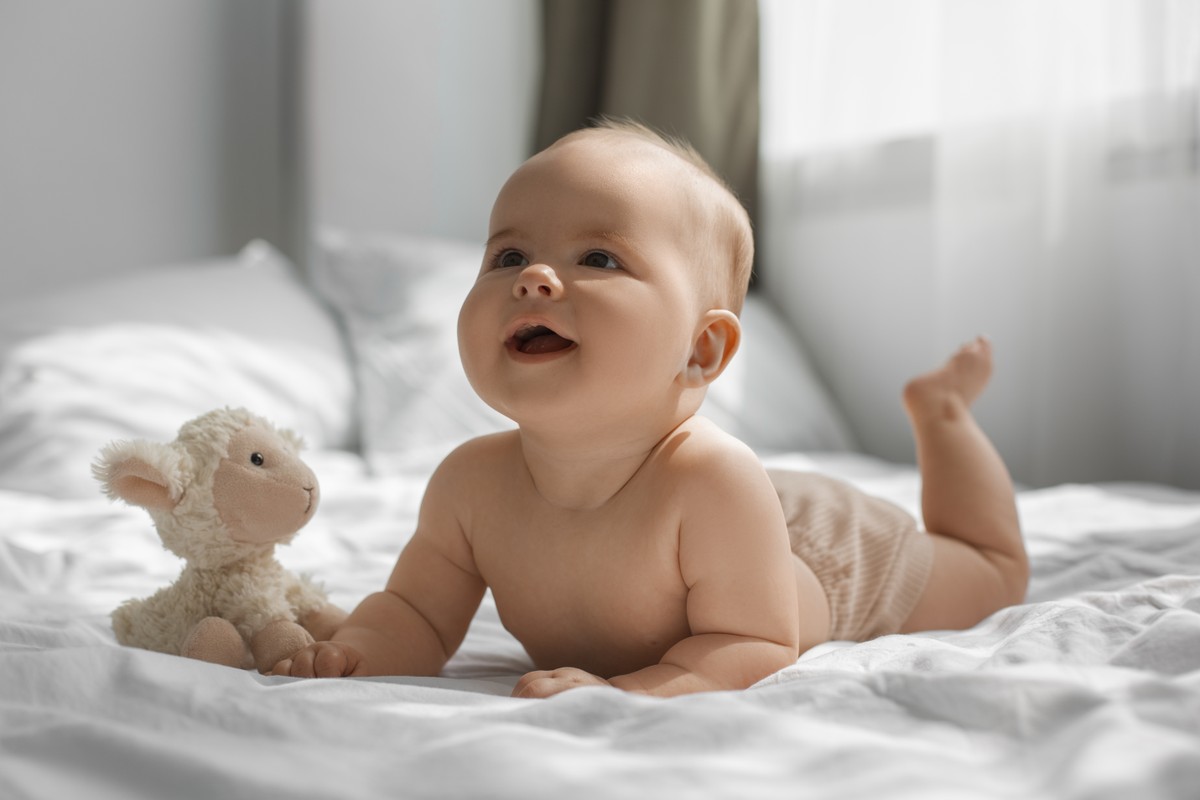 O cheiro característico dos bebês pode influenciar a relação com a mãe. (Foto: Freepik)