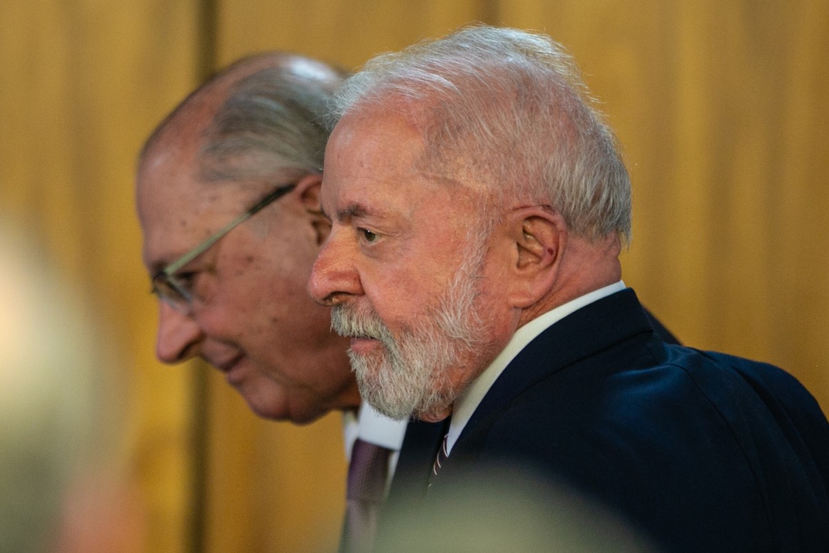 Vice-presidente Geraldo Alckmin e presidente Lula, juntos em evento (Foto: Brenno Carvalho / Agência O Globo)