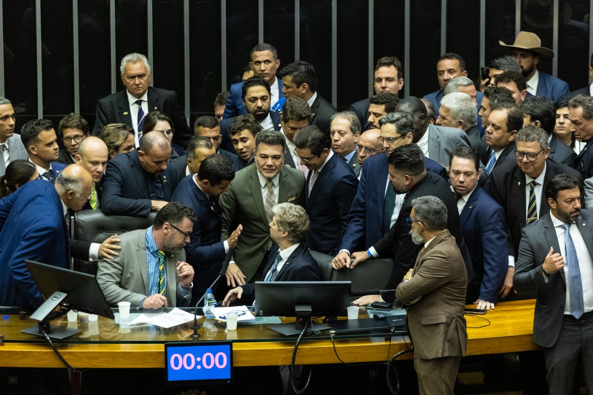 Pacto pela Democracia envia carta a Hugo Motta em defesa da democracia brasileira