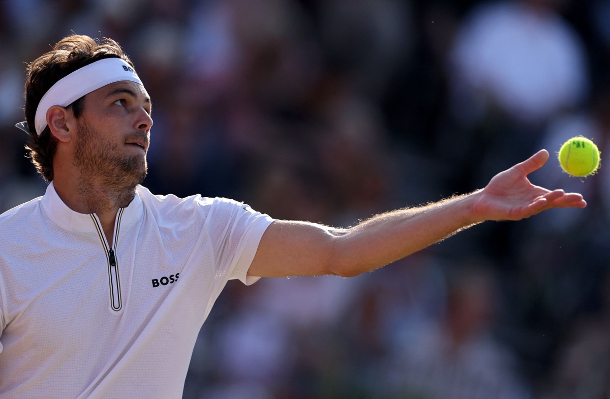 Taylor Fritz, tricampeão em Eastbourne, enfrenta João Fonseca nas oitavas do torneio Taylor Fritz é o adversário de João Fonseca nas oitavas de Eastbourne (Foto: Adrian Dennis/AFP)