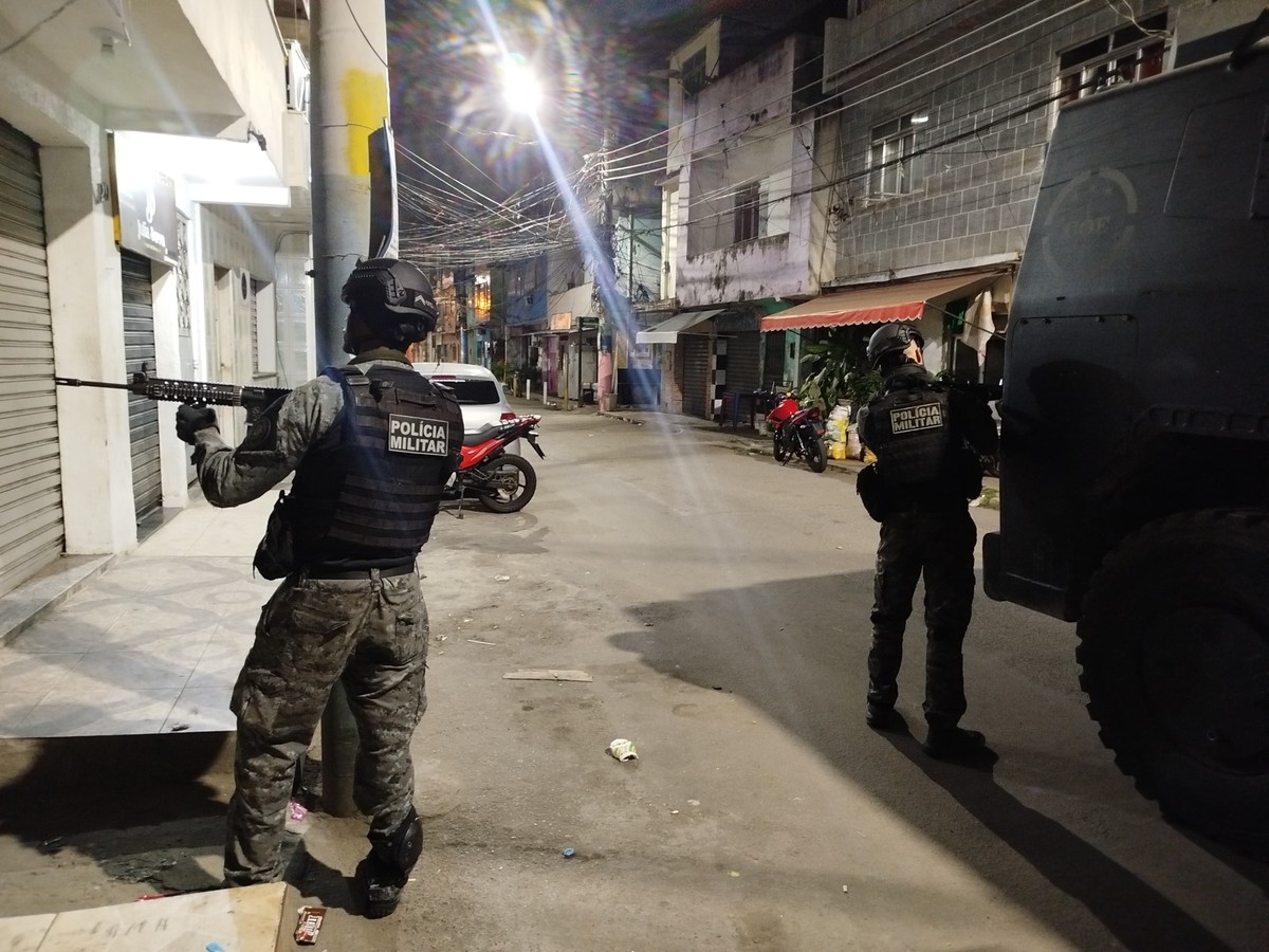 Policiais militares durante operação no Complexo da Maré (Foto: Polícia Militar/Divulgação)