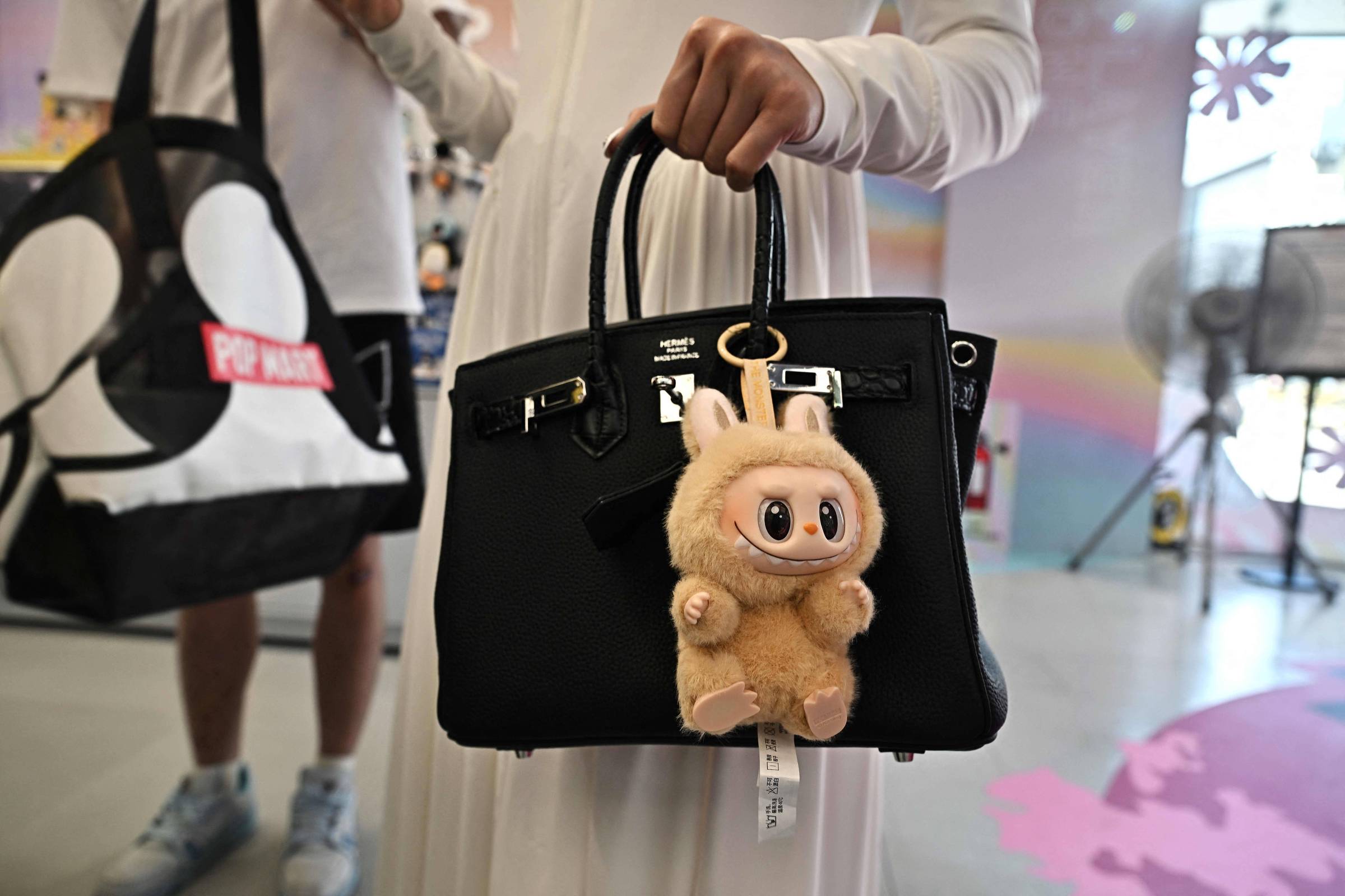 Labubu transforma pingentes de bolsa em acessório de luxo acessível