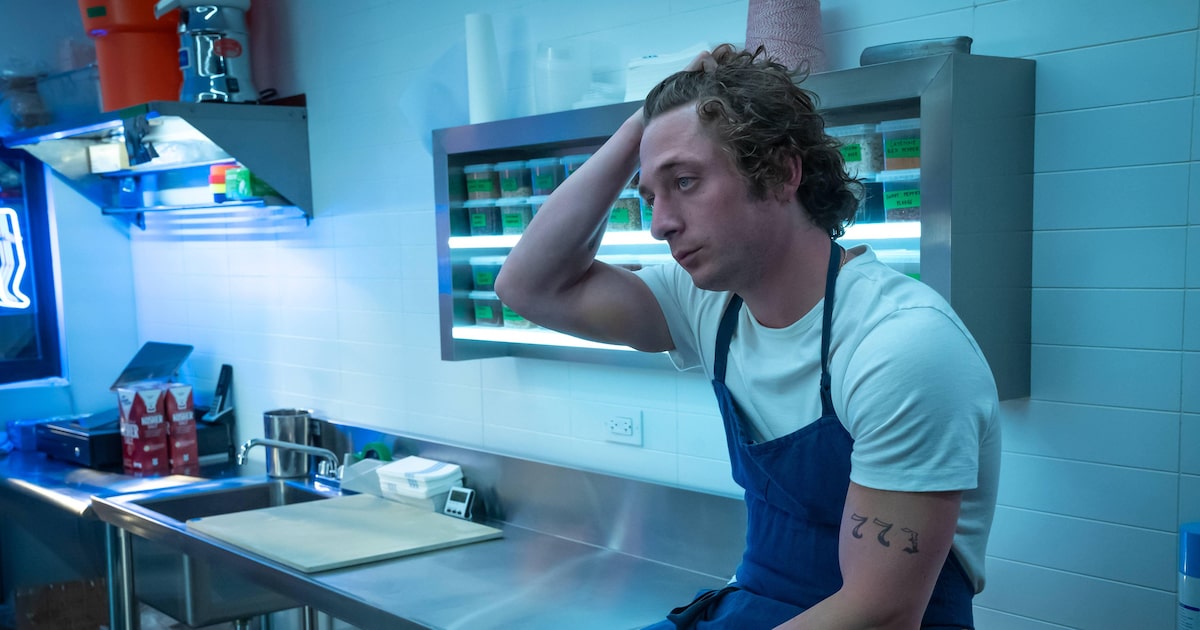 A série 'O urso' conquista público com sua narrativa envolvente e original Carmem e Sydney, protagonistas da série "O urso" (Foto: Chuck Hodes / FX Networks)