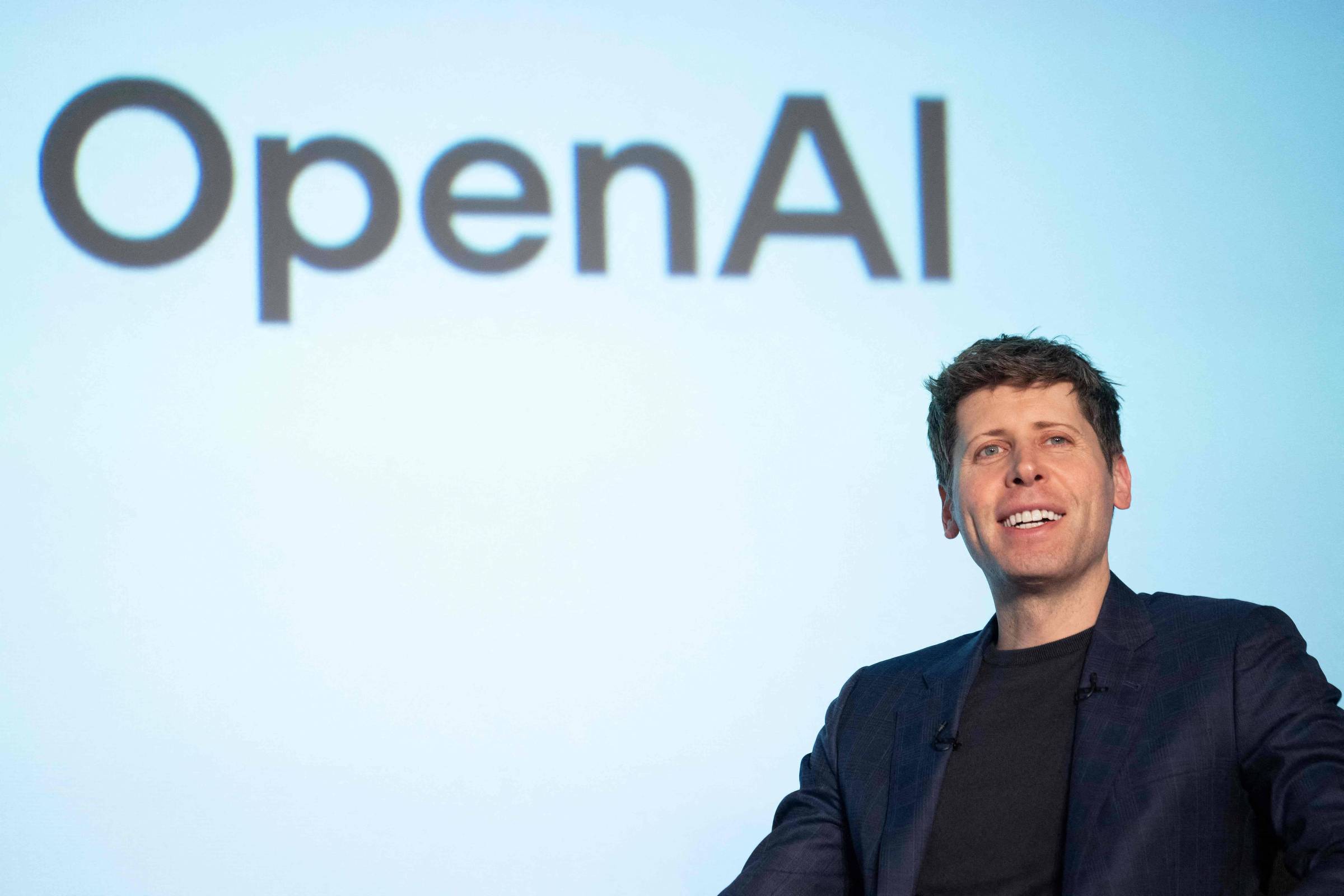 Cloudflare bloqueia chatbots e alerta sobre riscos para empresas na internet Sam Altman, CEO da OpenAI, que é processada pelo The New York Times por usar conteúdo do jornal americano para treinar modelo de IA (Foto: YUICHI YAMAZAKI/AFP)
