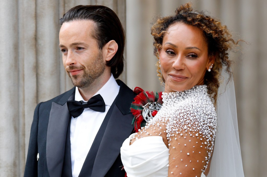 Mel B se casa com Rory McPhee em cerimônia emocionante em Londres Mel B, das Spice Girls, se casou com seu namorado de longa data, o cabeleireiro Rory McPhee, em Londres no sábado (5 de julho). (Foto: Reprodução)