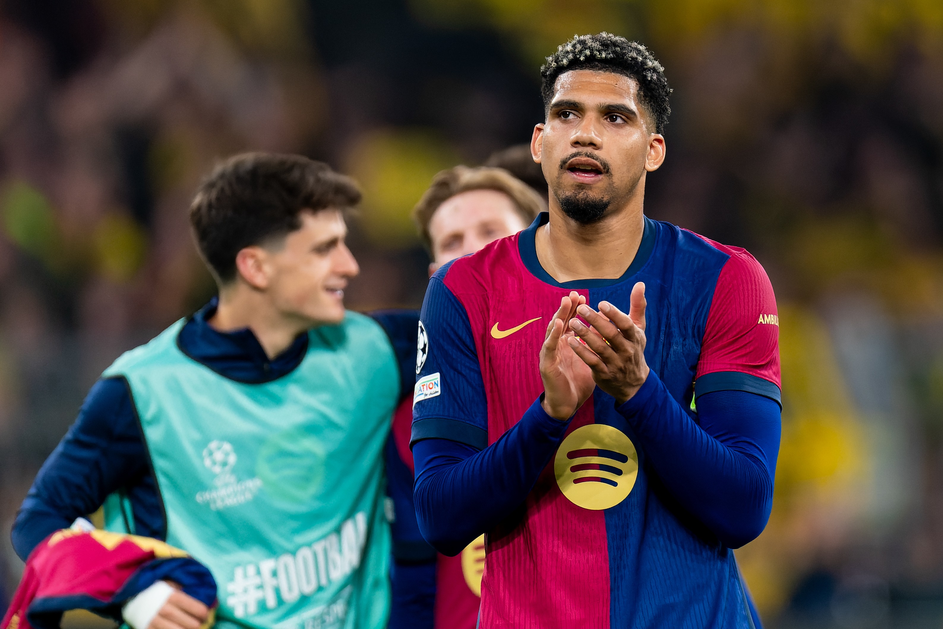 Barcelona inclui Ronald Araújo em lista de jogadores disponíveis para negociação Foto: Reprodução