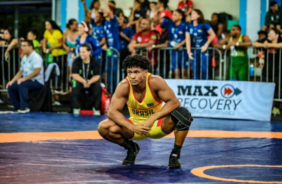 Equipe brasileira de wrestling busca apoio da embaixada durante bombardeios no Irã