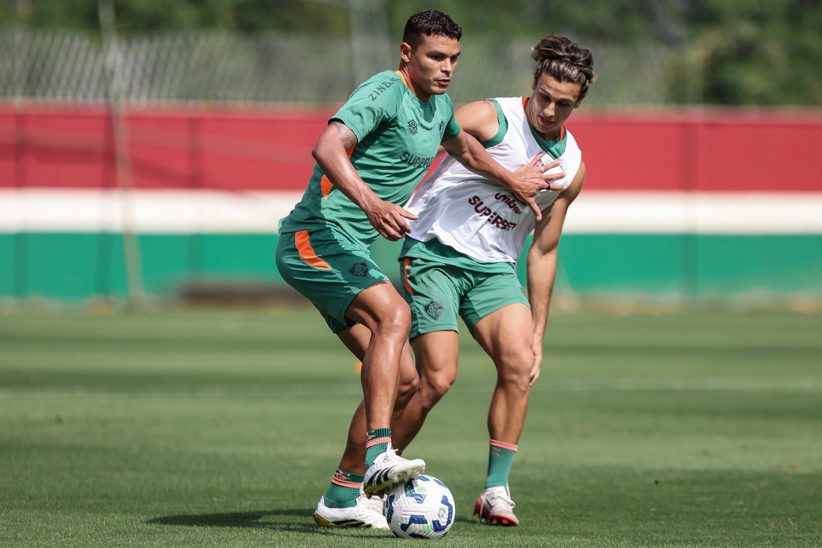 Fluminense busca reencontrar a vitória com defesa forte e ataque eficiente contra o Palmeiras Thiago Silva e Canobbio no treino do Fluminense (Foto: LUCAS MERÇON / FLUMINENSE F.C.)