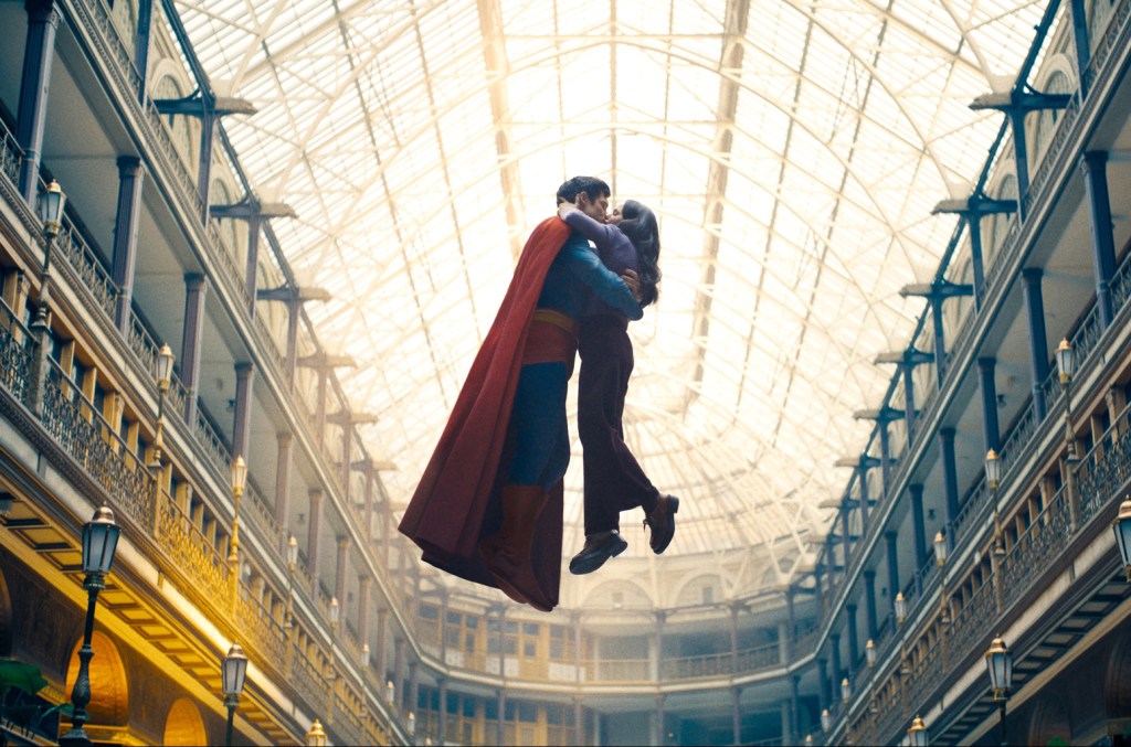 Músicas de Teddybears e Noah and the Whale brilham em novo filme da DC As trilhas sonoras favoritas de 'Superman', "Punkrocker" de Teddybears e "5 Years Time" de Noah and the Whale, estão com muitas streams à medida que o filme decola. (Foto: Reprodução)