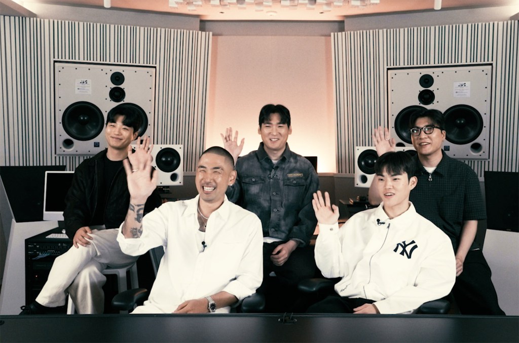 ‘KPop Demon Hunters’ ganha trilha sonora envolvente com a colaboração da THEBLACKLABEL A Billboard Korea conversou com IDO, Vince e Dominsuk da THEBLACKLABEL para saber como eles trouxeram este ambicioso projeto à vida. (Foto: Reprodução)