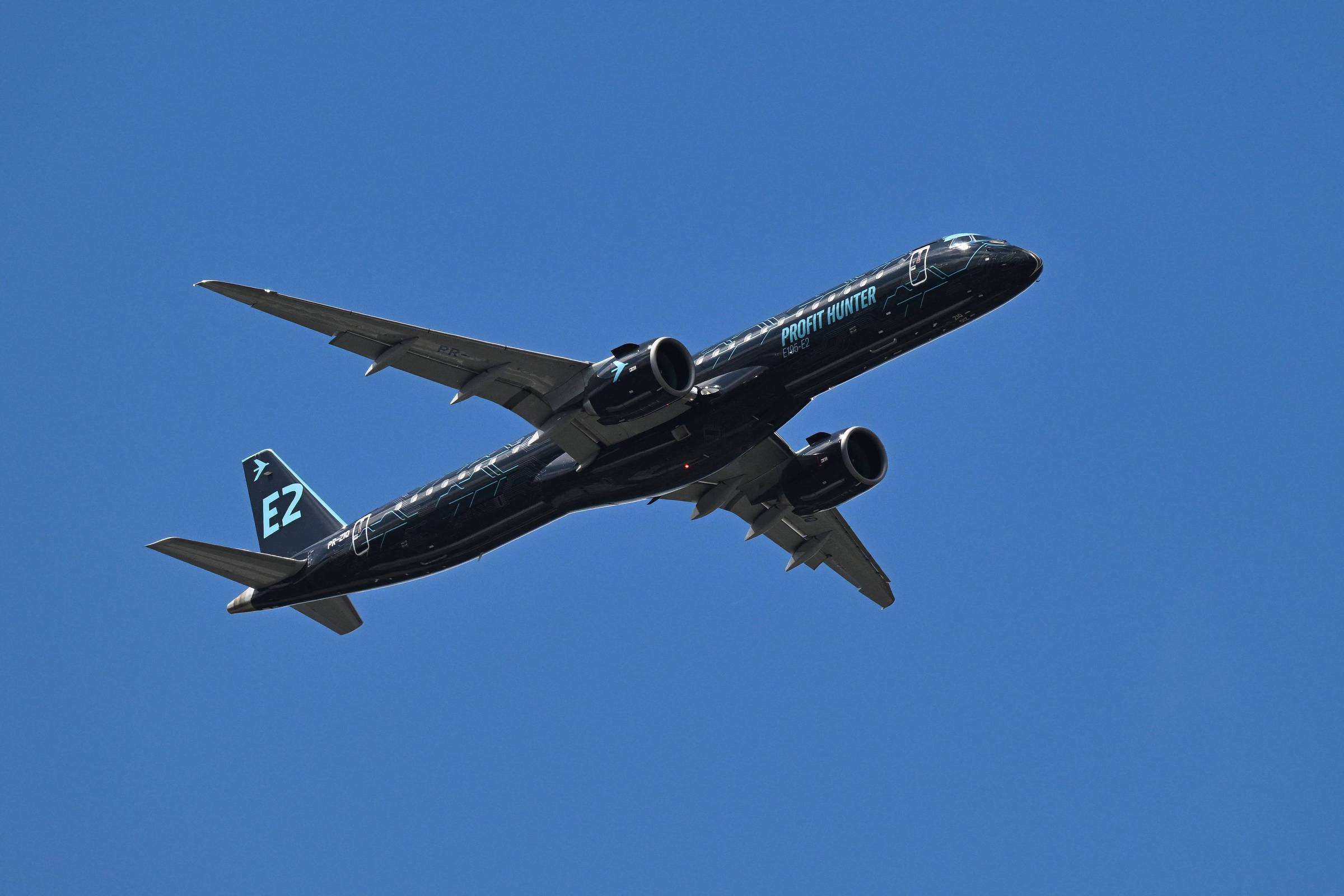 Embraer fecha contrato de R$ 21,7 bi com SAS e entrega aviões ao Paraguai SAS anuncia compra de até 55 aviões E195-E2, da Embraer (Foto: Justin Tallis - 22.jul.2024/AFP)
