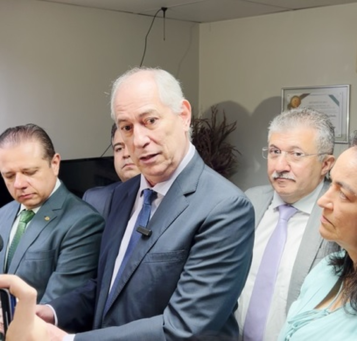 Ciro Gomes surpreende ao negociar filiação ao PSDB e questionar sua relevância O ex-presidenciável Ciro Gomes criticou Lula após encontro com deputados de PL e União Brasil no Ceará (Foto: Reprodução)