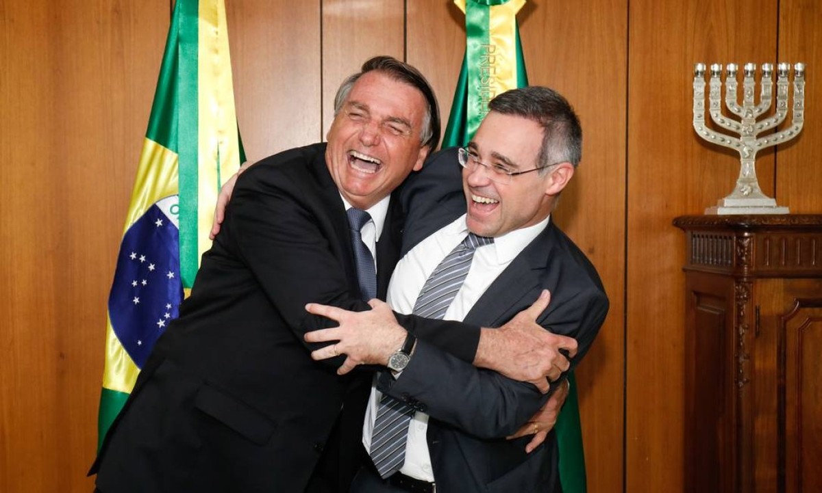 Decisão de Mendonça desagrada bolsonaristas e gera reações no cenário político Bolsonaro indicou André Mendonça para o STF em 2021 (Foto: Alan Santos / Agência O Globo)