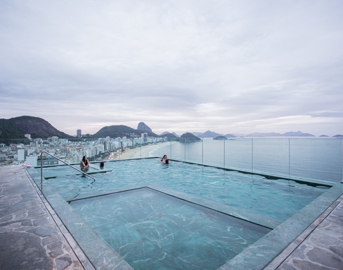Piscina no terraço do Othon Palace, em Copacabana (Foto: Beatriz Orle)