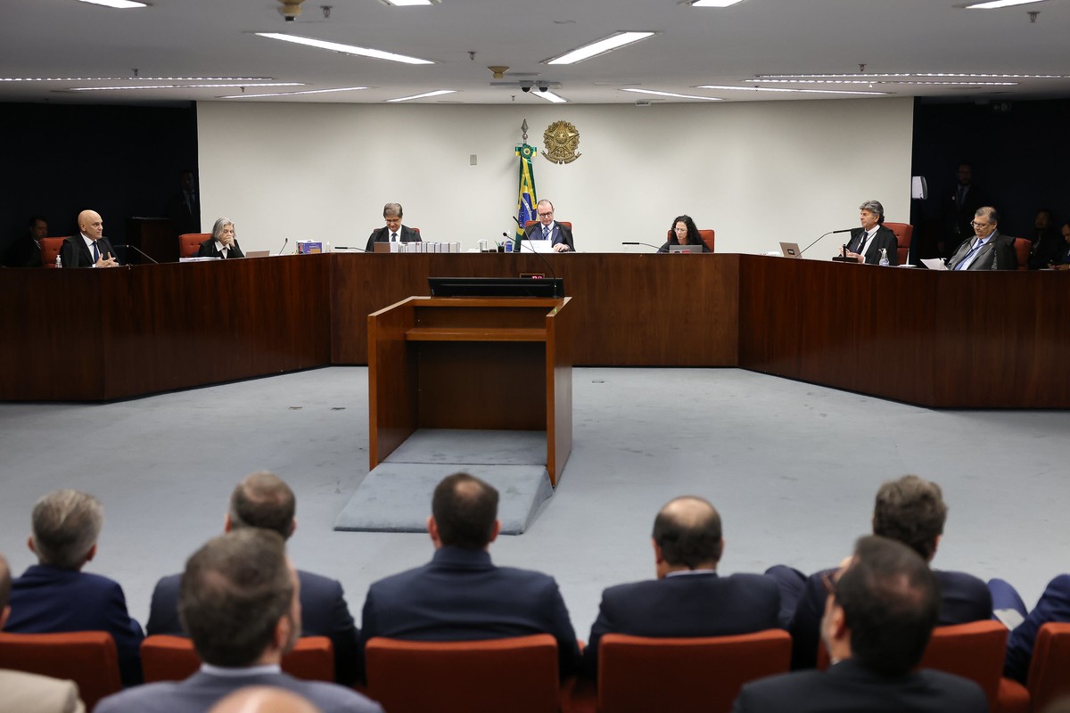 A Primeira Turma do Supremo Tribunal Federal durante julgamento sobre recebimento da denúncia contra o ex-presidente Jair Bolsonaro e aliados por tentativa de golpe (Foto: Antonio Augusto/STF)