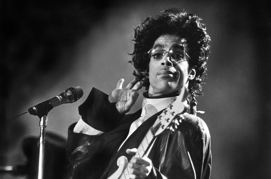 O amado filme musical de Prince, 'Sign O' the Times', de 1987, está voltando para uma exibição limitada de uma semana nos cinemas no formato IMAX. (Foto: Reprodução)