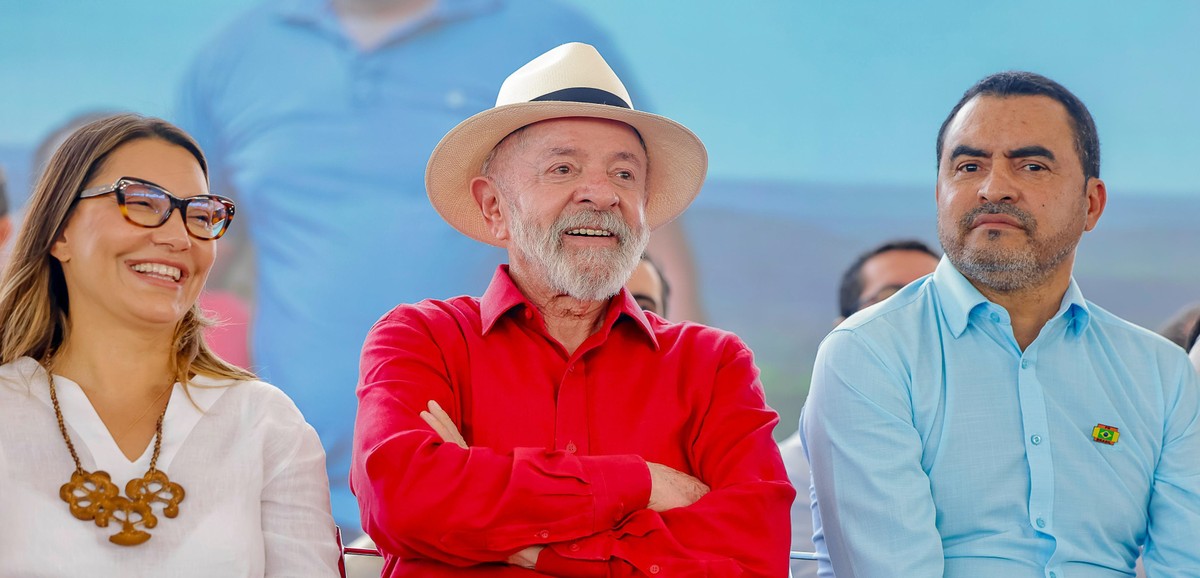 Janja, Lula e Wanderlei Barbosa, durante cerimônia em Araguatins (TO), nesta sexta-feira (Foto: Cláudio Kbene/ PR)