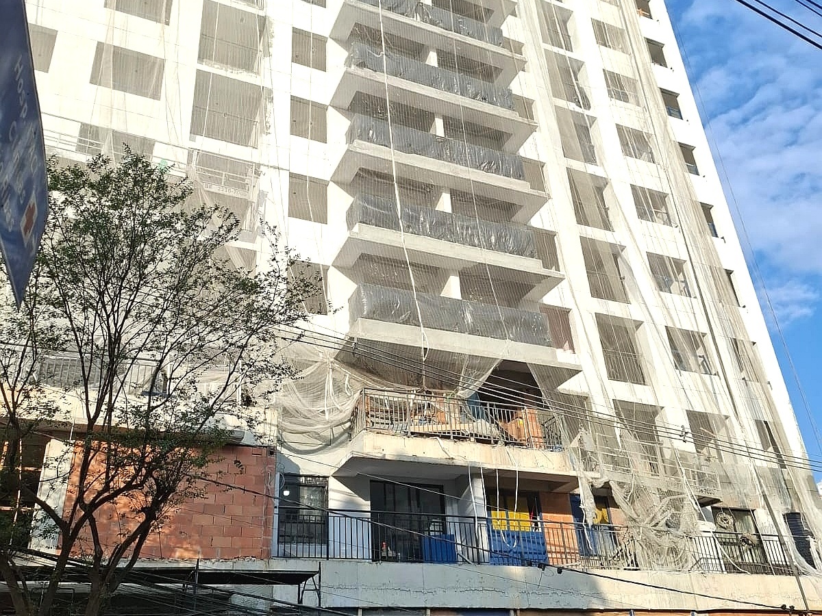 Prefeitura altera lei e diminui penalidade por fraude em moradia social Prédio com apartamentos destinados a famílias de baixa renda, em Pinheiros (Foto: Adriana Ferraz/UOL)
