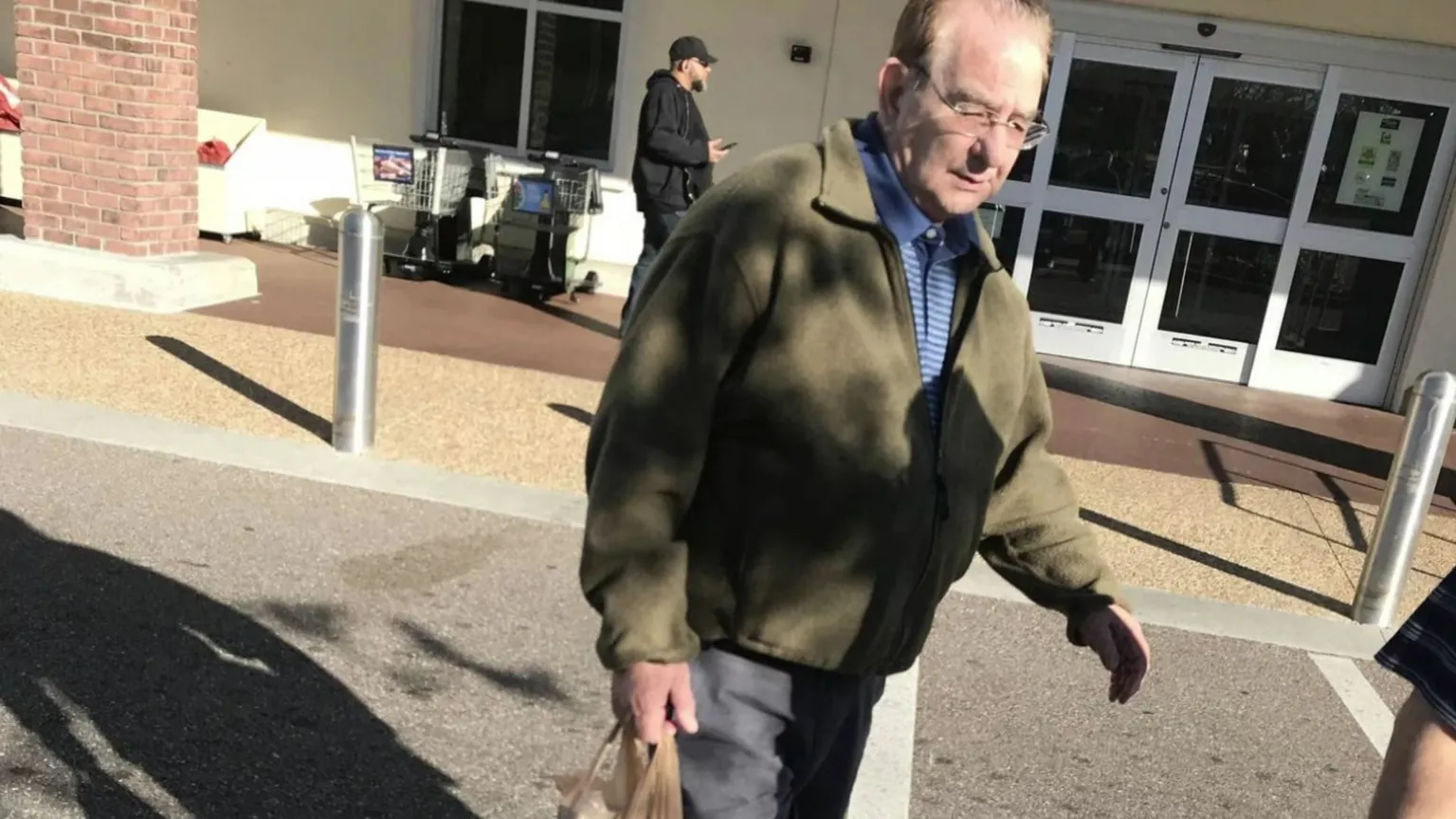 George Gibney, ex-treinador de natação irlandês, é preso nos Estados Unidos George Gibney, ex-treinador de natação irlandês, é preso nos Estados Unidos